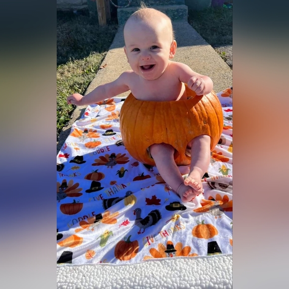 MEET YOUR POSHER - Picture 7 of 11